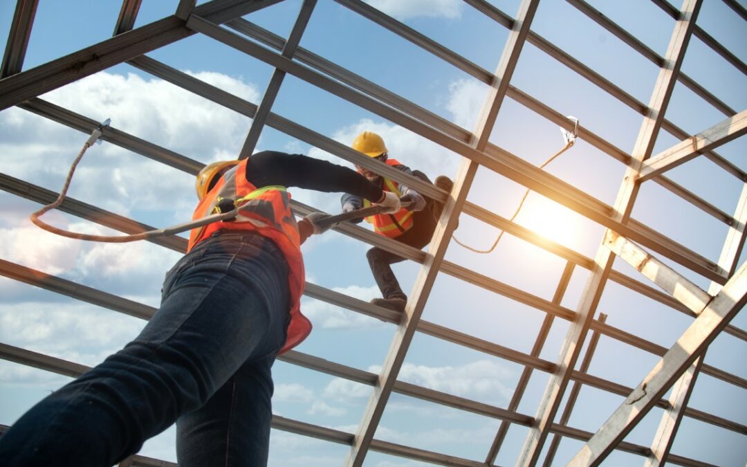 Construction workers install new roofs, roofing tools and fall protection devices. Apply to new roofRoof repair, a Specialist in Roof Forming, is the Replacement of roof plates